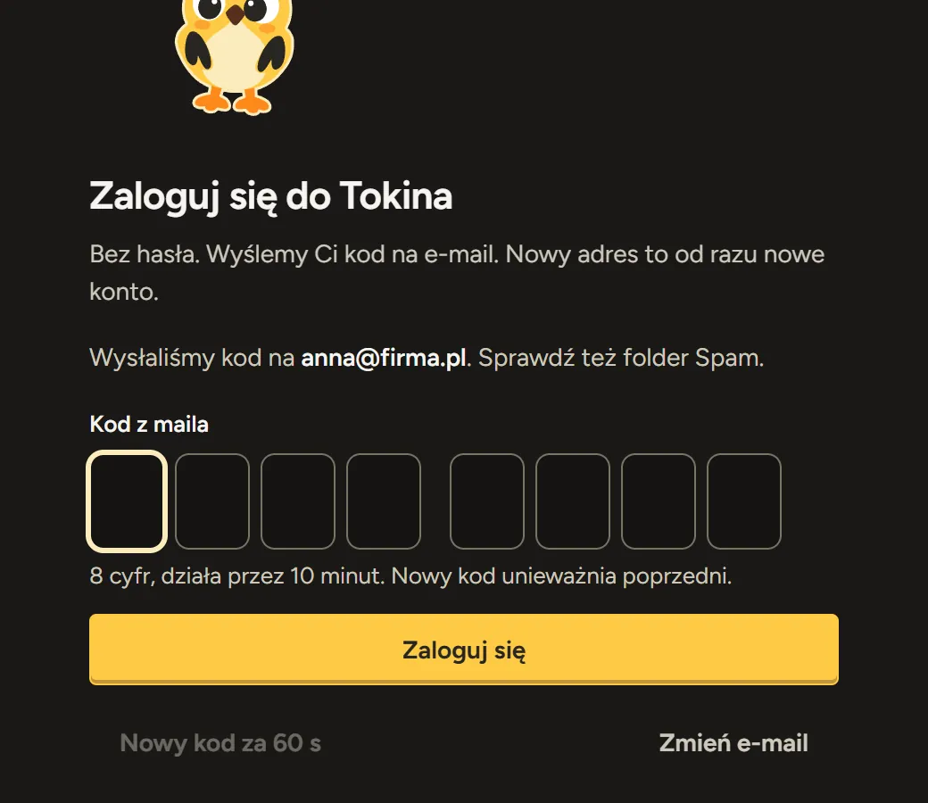 Okno logowania Tokina: osiem pól na kod z maila.